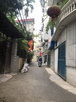 HIẾM, đất phố Lạc Long Quân thông ra Trịnh Công Sơn, Dt 80m2, Ô TÔ vào nhà, giá 11,6  tỷ.