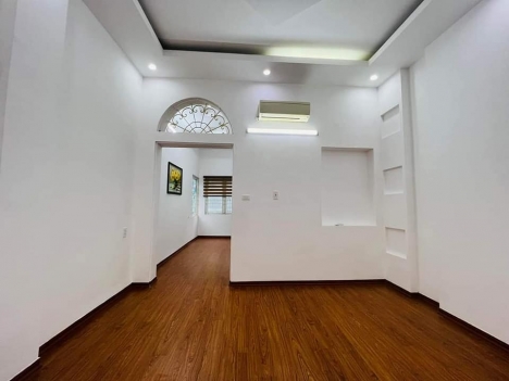 Bán nhà phố Bạch Mai ,46 m2 x 5 ,ô tô đỗ cửa, 4 tỷ050,