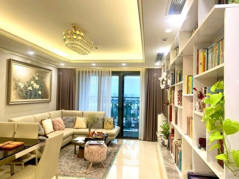 Bán nhà Hoàng Quốc Việt, 80m2, phân lô, 2 thoáng, ô tô tránh, Kinh doanh, sát phố, dân xâ