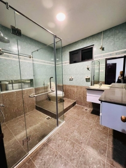HHC210.1 Viễn Phương BDS. Cách 200m là Tân Định Q1 TPHCM. Lô góc, mặt tiền thụt, 94m2 giá rẻ, xe