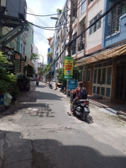 NHÀ MỚI - MẶT TIỀN- XE HƠI ĐỖ CỬA-TRUNG TÂM PHÚ NHUẬN-GIÁ NHỈNH 11TY.