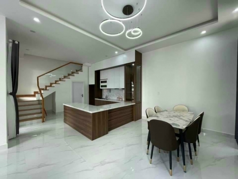 Cần bán căn nhà đẹp trên đường Nguyễn Công Trứ, Phường 8, TP. Đà Lạt, giá 12,5 tỷ