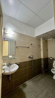Hời quá. Trung Kính, 10m ra phố, ngõ thông, ba gác tránh, sổ vuông, 30m, chỉ 2.69 tỷ