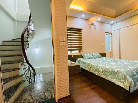 Rất Gần mặt phố Nguyễn Trường Tộ 38m x 5 tầng, MT4,3, giá 5,6 tỷ