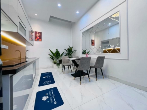 Bán nhà sát Vạn Phúc, ô tô đỗ hông nhà. Nhà như khách sạn 5 sao. Em hỏi anh chị không mua nhà này