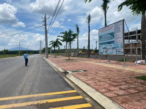 BÁN GẤP ĐẤT THỔ CƯ 5X22M ĐỐI DIỆN KCN NAM HÀ, CTY SẢN XUẤT GIÀY NIKE VỚI HƠN 50K CÔNG NHÂN