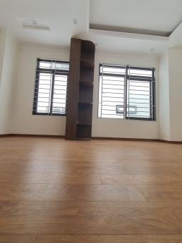 Bán nhà giá 4.5 tỷ TL, 5T,sđcc,2 mặt thoáng,đường ô tô,sát UBND phường,phường Thịnh Quang,Đống