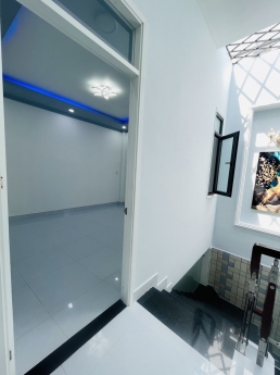 BÁN GẤP NHÀ HXH SIÊU PHẨM HOÀNG HOA THÁM BÌNH THẠNH-94M2 NỞ HẬU4PN-4WC-SÂN ĐỂ 10 CHIẾC XE-NHỈNH 7 TỶ