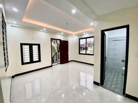 BÁN NHÀ PHỐ HOÀNG VĂN THÁI: 45M2, 5 TẦNG, 3 NGỦ, LÔ GÓC, 3 GÁC. 4 TỶ