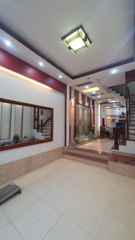 Chính chủ bán nhà Cầu Giấy ngõ 175 Lạc Long Quân, oto vào nhà, 5 tầng, DT 66m2, giá 10.6 tỷ