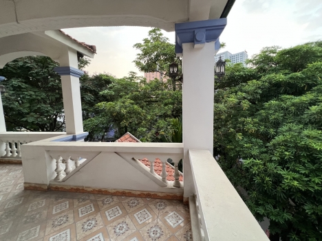 Bán biệt thự Linh Đàm,ô tô,kinh doanh,90m2 MT9m giá quá rẻ 16 tỷ.