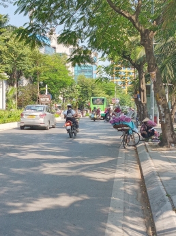 Chính chủ bán nhà Cầu Giấy ngõ 175 Lạc Long Quân, oto vào nhà, 5 tầng, DT 66m2, giá 10.6 tỷ