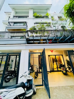 NHÀ MẶT PHỐ QUẬN TÂY HỒ - KHU VỰC TOÀN NGƯỜI NƯỚC NGOÀI SINH SỐNG. DT 200M. GIÁ 75 TỶ