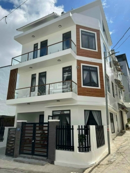 Cần bán căn nhà đẹp trên đường Nguyễn Công Trứ, Phường 8, TP. Đà Lạt, giá 12,5 tỷ