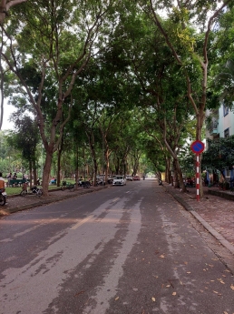 Bán Căn hộ  97m2 KĐT Việt Hưng, 3 ngủ, có Ban công, chỗ để ô tô miễn phí, Nhỉnh 2 tỷ