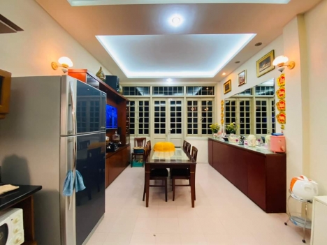 Bán nhà Hoàng Quốc Việt, 80m2, phân lô, 2 thoáng, ô tô tránh, Kinh doanh, sát phố, dân xâ