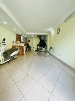 Đất phố cổ. oto đỗ cửa 42m2 Lò Đúc chỉ 3.2 tỷ