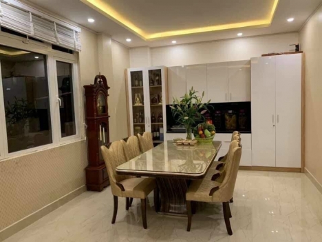 BIỆT THỰ ĐẸP MẶT TIỀN ĐÀ LẠT - BÁN NHANH HẠ 2.5 TỶ