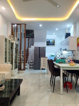 Bán nhà phố Khương Trung: 36m2*5 tầng, LÔ GÓC, SĐCC, CỰC GẦN PHỐ, chỉ nhỉnh 4 tỷ.