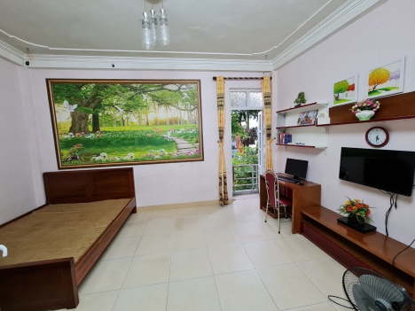 Bán nhà phố Thạch Bàn, Ô Tô, 40 m2, 3T, MT 4 m, giá chỉ 2,86 tỷ.