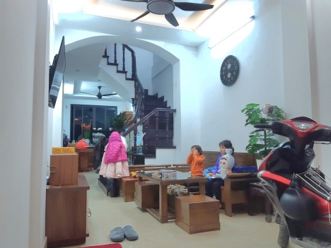 Giảm Sốc Chỉ 4.95 Tỷ Nhà 4 Tầng Ô Tô Đỗ Cửa, Phố Trần Phú, Văn Quán, Tiện Ích 5 Sao