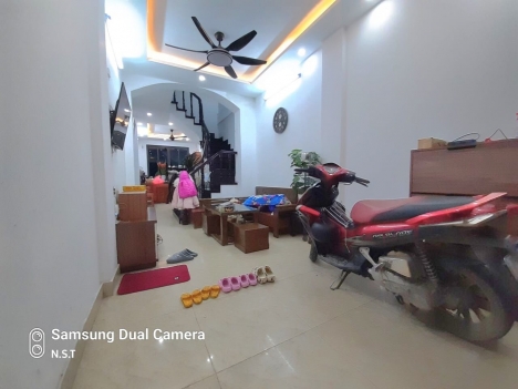 Giảm Sốc Chỉ 4.95 Tỷ Nhà 4 Tầng Ô Tô Đỗ Cửa, Phố Trần Phú, Văn Quán, Tiện Ích 5 Sao