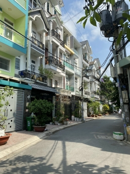 BÁN NHÀ KCN TÂN BÌNH, 135 m2, XE TẢI CHẠY VÒNG VÒNG