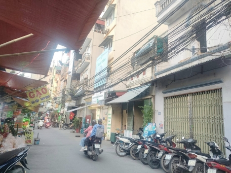 MẶT CHỢ QUANG, PHỐ KIM GIANG, KINH DOANH SẦM UẤT, LÔ GÓC, 56M x 3T Giá 9.4 tỷ