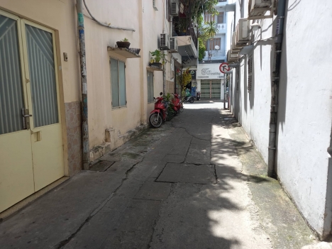 LÔ GÓC HXH SÁT MT HỒ VĂN HUÊ, 3 TẦNG BTCT, 35M2, 7.4 TỶ TL