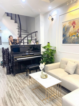 Bán nhà Thái Thịnh,  Ngõ xe SH quay đầu, 34m2, MT3,8M, giá mừng ngày 20/10 chỉ 4 tỷ.
