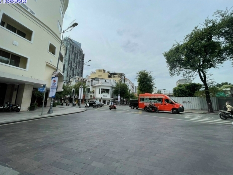 Bán Nhà GÓC 2 MẶT TIỀN Lê Thánh Tôn P BẾN NGHÉ Q1