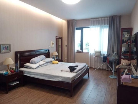 MẶT PHỐ, HAI MẶT TRƯỚC SAU, KINH DOANH SẦM UẤT. ĐỐNG ĐA 162M, 4T MẶT TIỀN 6M CHỈ 20 TỶ.