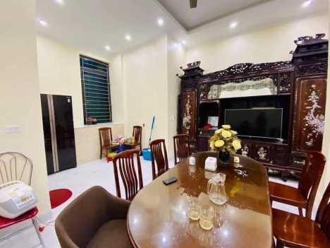 Bán nhà Tô Hiệu Hà đông 70 m 4 T ở ngay giá 5 tỷ 9 ô tô đỗ cửa