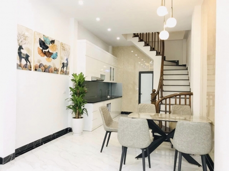 BÁN NHÀ GIA THỤY - LONG BIÊN - 52 M2 X 5T - 5,85 TỶ - NHÀ MỚI - Ô TÔ ĐỖ CỬA -