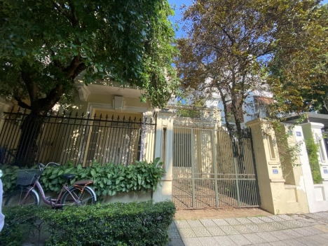 BIỆT THỰ KHU VIP TÂY HỒ. GARA. SÂN VƯỜN. DT 180M2. MT 9M. GIÁ 55 TỶ.LH