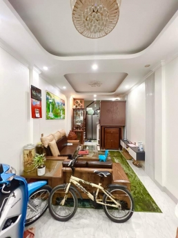 Siêu phẩm nhà đẹp ở ngay Cầu Giấy ngõ 89 Lạc Long Quân, DT 42m2, 4 tầng, giá 5.2 tỷ