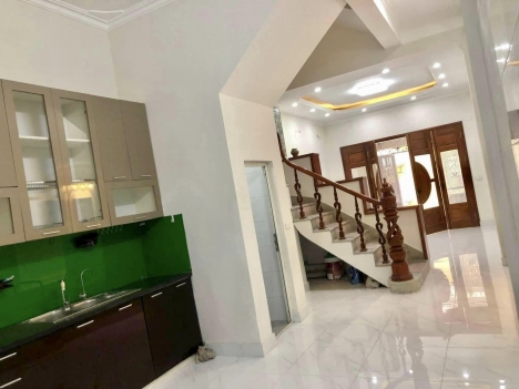Bán nhà Nguyễn Văn Cừ, Long Biên 56m2 x 3T - 4.25 tỷ sổ phân lô, hộ khẩu vip Gia Thụy