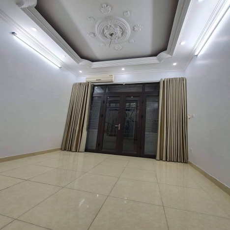 Cực Hiếm phố Hoàng Sâm - Cầu Giấy  Diện Tích 22m2 ( thữ tế xây dựng 25m ) xây 5 tầng, MT 3.3m giá