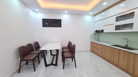 BÁN NHÀ HỒNG TIẾN 5 TẦNG  MỘT NHÀ RA PHỐ  NGÕ Ô TÔ THÔNG- VIEW HỒ  CHỈ 5 TỶ 9
