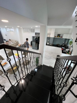 HHA210.4 Nhà mặt tiền Quận 1 TPHCM giá rẻ, 82 m 2, giảm 3 tỷ. Ngang bề thế, kinh doanh đa nghành