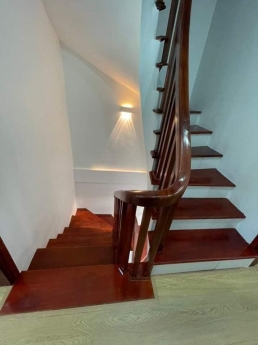 BÁN NHÀ HỒNG TIẾN 5 TẦNG  MỘT NHÀ RA PHỐ  NGÕ Ô TÔ THÔNG- VIEW HỒ  CHỈ 5 TỶ 9