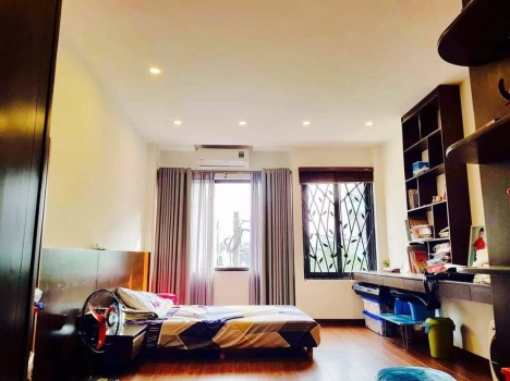 Nhà đẹp Ô TÔ đỗ cửa Đội Cấn 82m x 5 tầng, MT 6.5m, giá 16 tỷ.