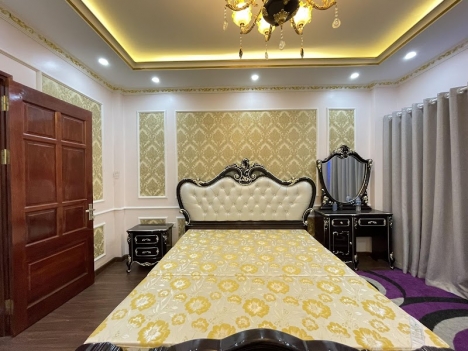 Bán nhà đường Giáp Bát, ô tô, KD, DT 56m, 6 tầng, mặt 4.6, hơn 7 tỷ.