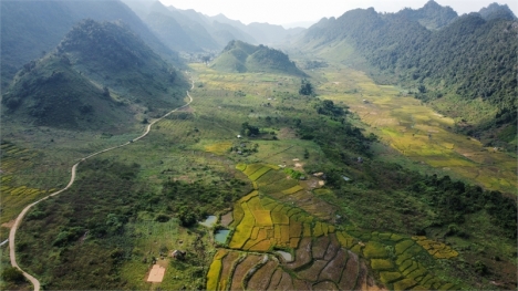 13Ha Mộc Châu, Cách trung tâm 6Km. Cảnh đẹp, Yên bình, Thích hợp đầu tư khu du lịch, nghỉ dưỡng...!!