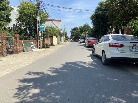 GIA ĐÌNH CẦN BÁN 200M MẶT TRỤC CHÍNH KINH DOANH TÂN XÃ, CÁCH HỒ 100M