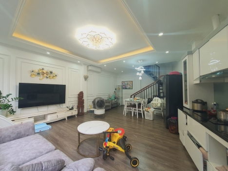 Bán nhà ngõ Quỳnh, Hai Bà Trưng, Lô Góc, Ô tô ,Kinh doanh . giá nhỉnh 4 tỉ.