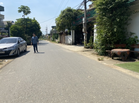 GIA ĐÌNH CẦN BÁN 200M MẶT TRỤC CHÍNH KINH DOANH TÂN XÃ, CÁCH HỒ 100M