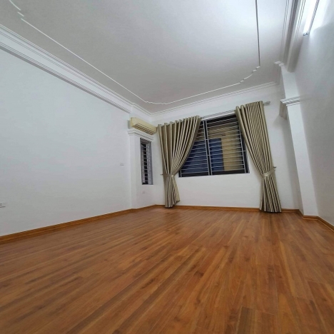 Cực Hiếm phố Hoàng Sâm - Cầu Giấy  Diện Tích 22m2 ( thữ tế xây dựng 25m ) xây 5 tầng, MT 3.3m giá