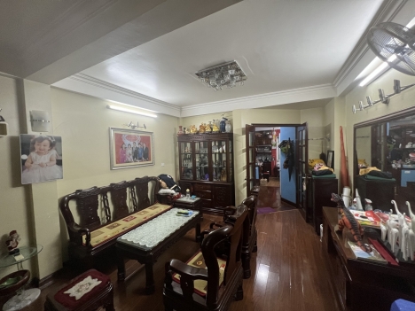 Nhà phố Nguyễn Văn Cừ, Vỉa hè, Kinh Doanh, Ô tô tránh đổ.