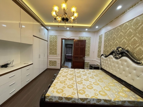 Bán nhà đường Giáp Bát, ô tô, KD, DT 56m, 6 tầng, mặt 4.6, hơn 7 tỷ.